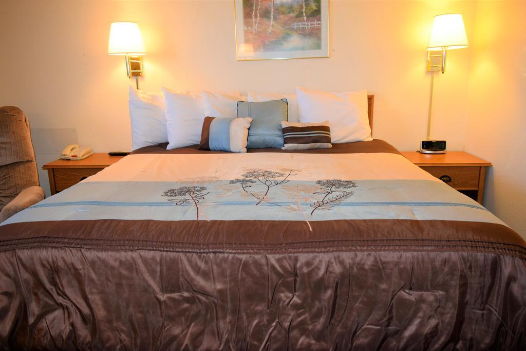 Country Inn Libby Экстерьер фото
