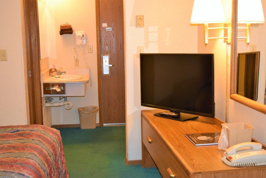 Country Inn Libby Экстерьер фото