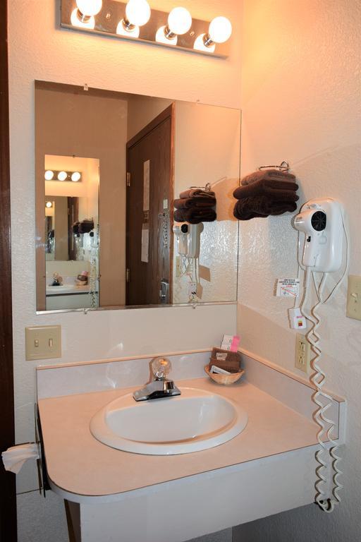 Country Inn Libby Экстерьер фото
