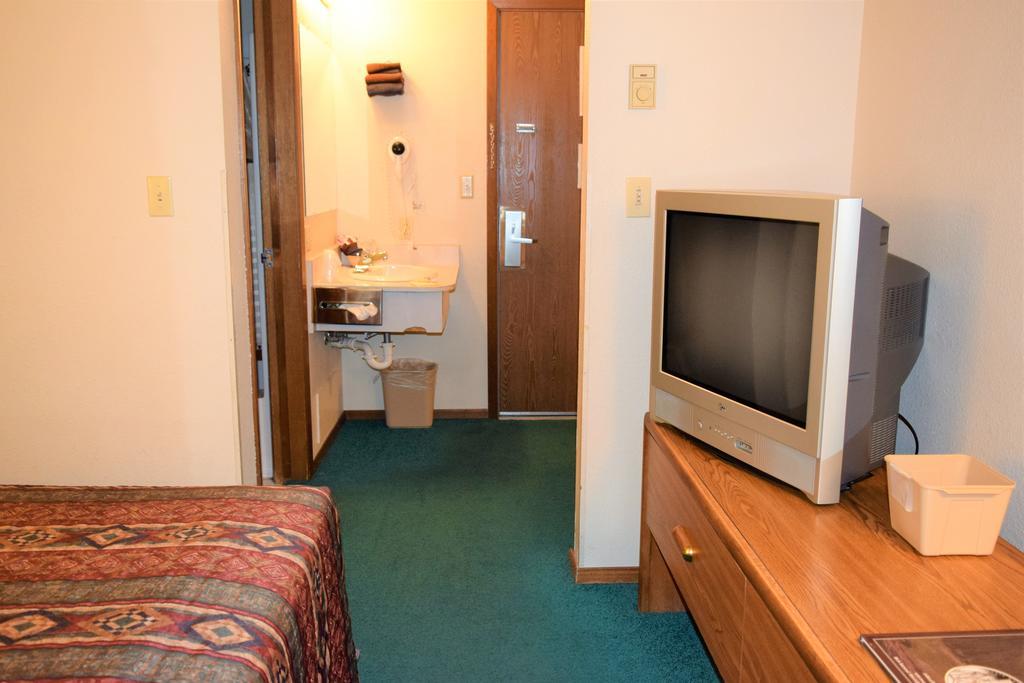 Country Inn Libby Экстерьер фото